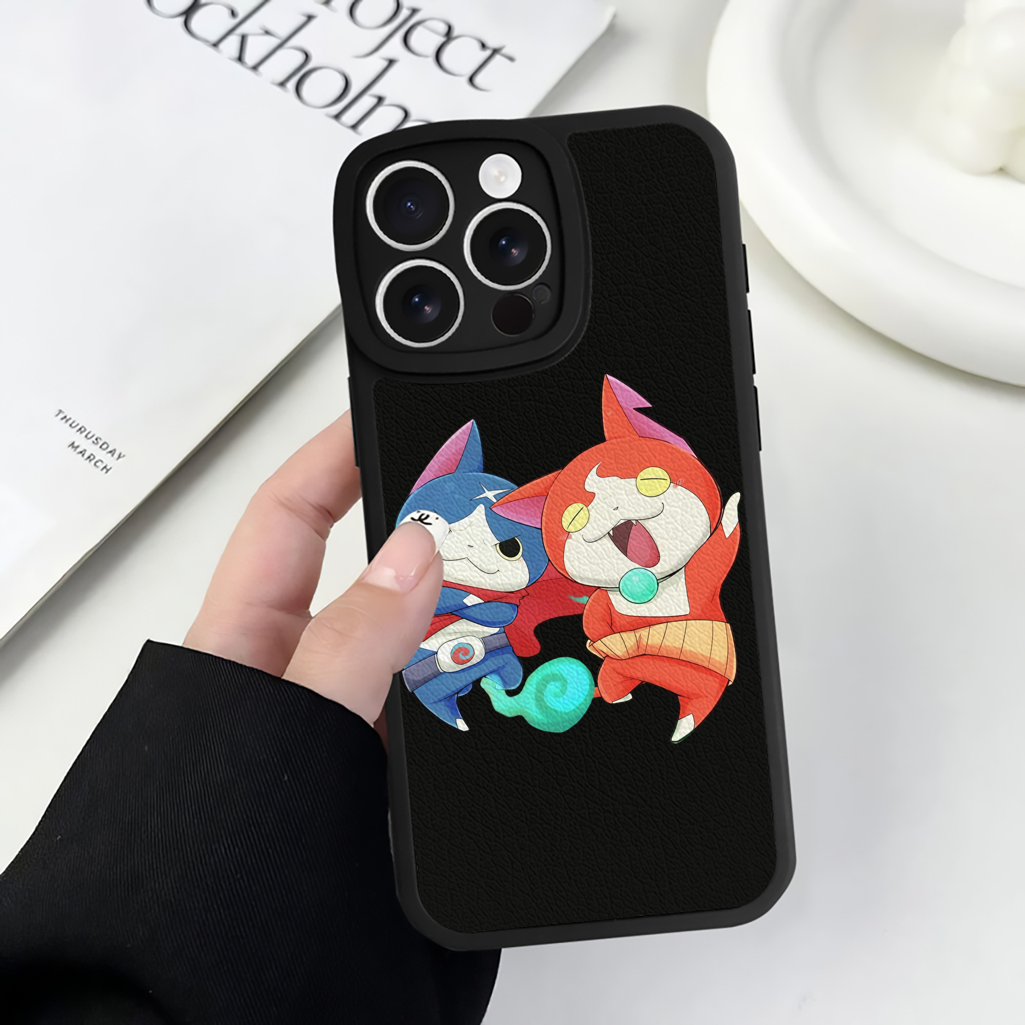 （画像用） 妖怪ウォッチ Yo-kai Watch 【iPhone 16シリーズ対応】シリコンスマホケース（レザー調） 材質：シリコン